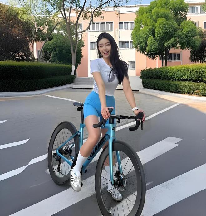 么样属于什么档次闪电跟捷安特怎么选瓦利棋牌单车产业报告：崔克自行车怎(图2)